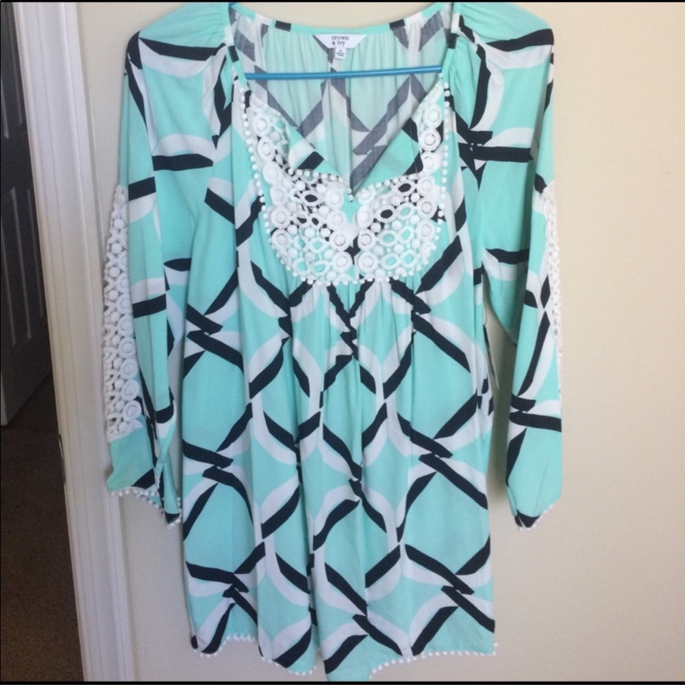 Crown & Ivy size M top NWT